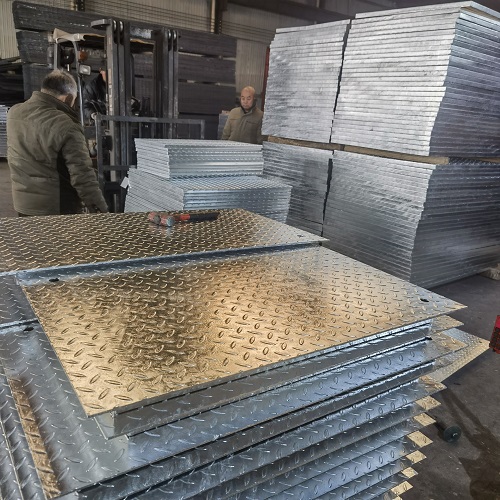 化工廠鍍鋅復(fù)合鋼格柵鋼格板的抗壓表現(xiàn)