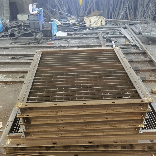 污水處理廠鋼格柵的特點(diǎn)與優(yōu)勢(shì)