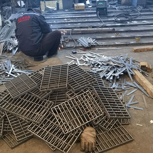 鋼格柵板市場(chǎng)價(jià)格及選購指南