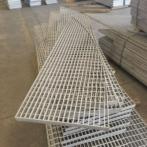 石化行業(yè)鋼格板防火方案：阻燃涂層如何選擇？