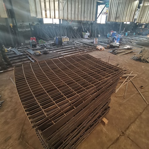 石化行業(yè)鋼格板防火方案：阻燃涂層如何選擇？