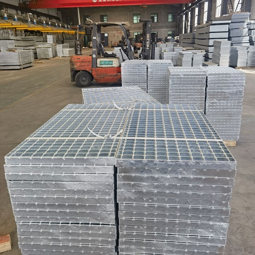 鋼格板表面處理方式對比：噴漆、鍍鋅、不銹鋼哪種更耐用？