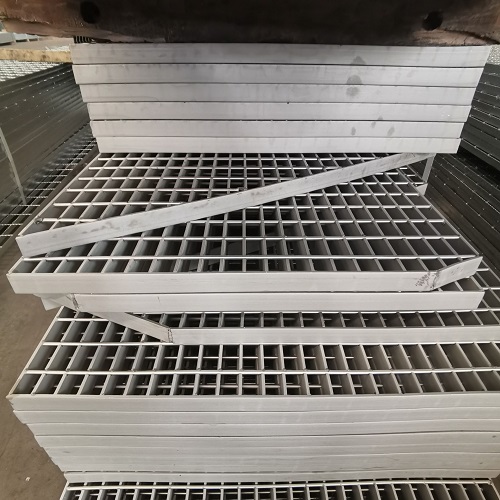 鋼格柵材質(zhì)怎么挑？一文讀懂碳鋼、不銹鋼的優(yōu)劣勢(shì)