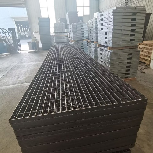 鋼格柵材質(zhì)怎么挑？碳鋼、不銹鋼優(yōu)劣勢(shì)深度解析