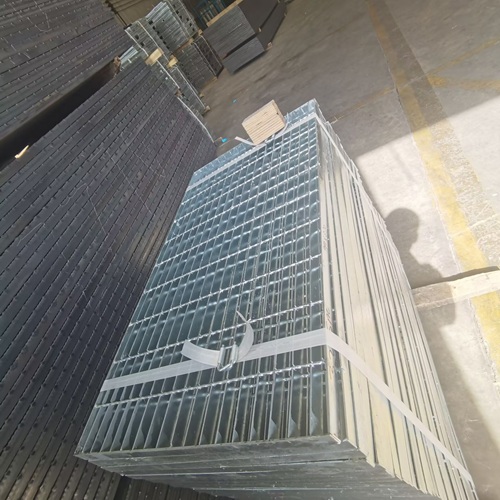 鋼格柵材質(zhì)怎么挑？碳鋼、不銹鋼優(yōu)劣勢(shì)深度解析