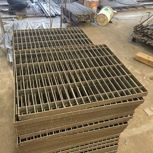 鋼格板現(xiàn)場切割要注意哪些細節(jié)